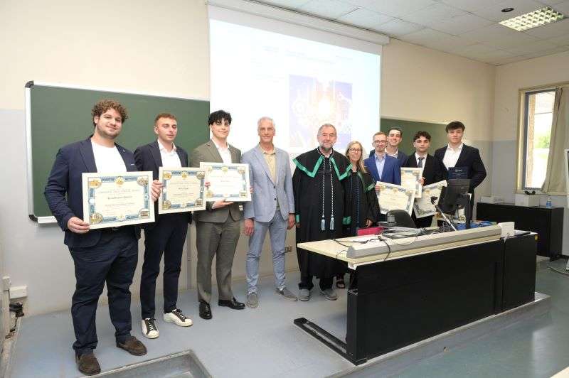 L’Università di Brescia forma i primi Periti Industriali Laureati abilitati L’Università di Brescia forma i primi Periti Industriali Laureati abilitati